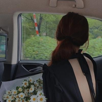 独家爆料：港台老牌艺人与神秘男子同车离开，后援会发声明，整整一周